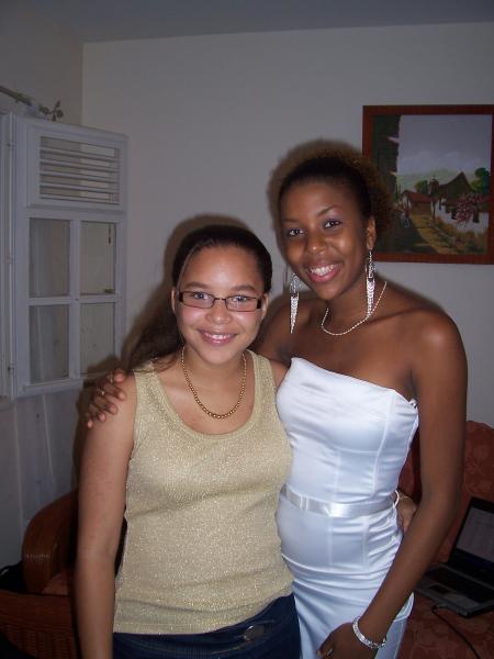 Et c'est encore la miss martinique mais avk sa belle soeur